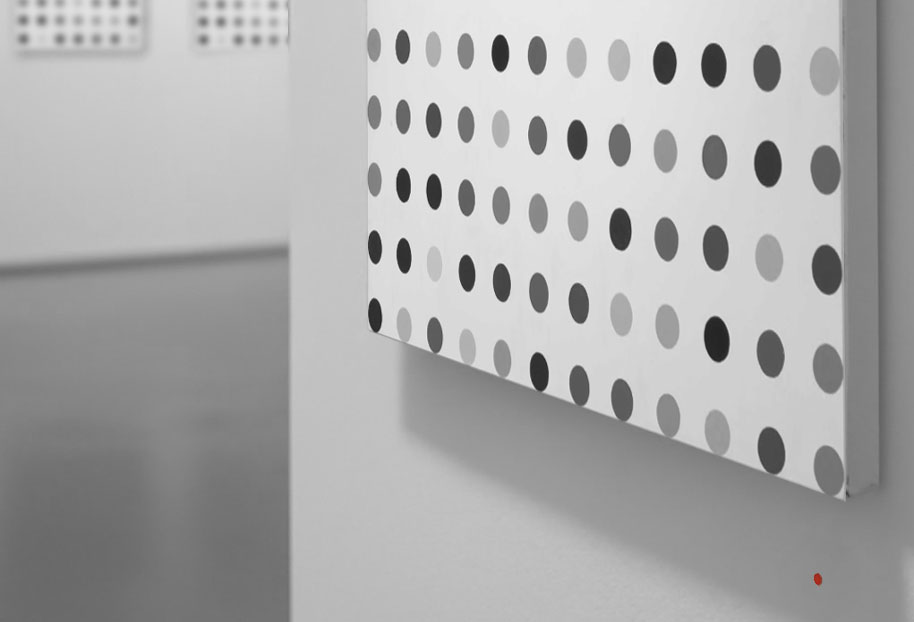 biennale de Paris points rouges galerie